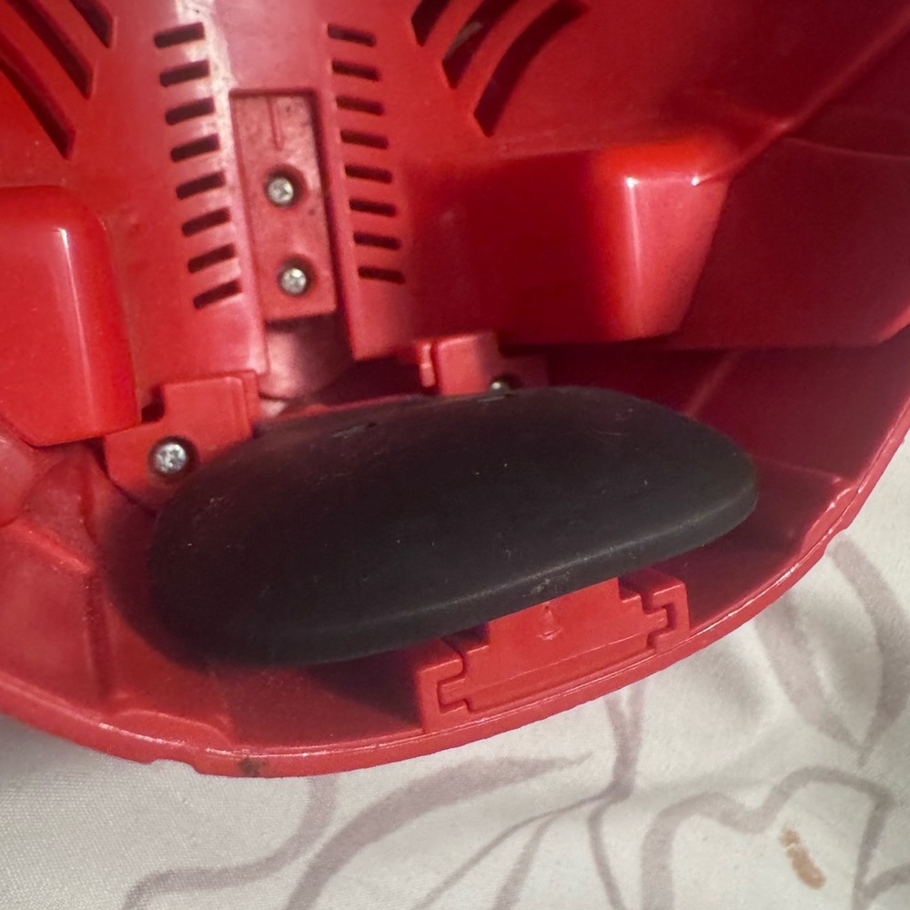 Set of 2 Spider-Man Masks from Hasbro, Red w/ moving features & Black w/ sounds - Picture 11 of 11